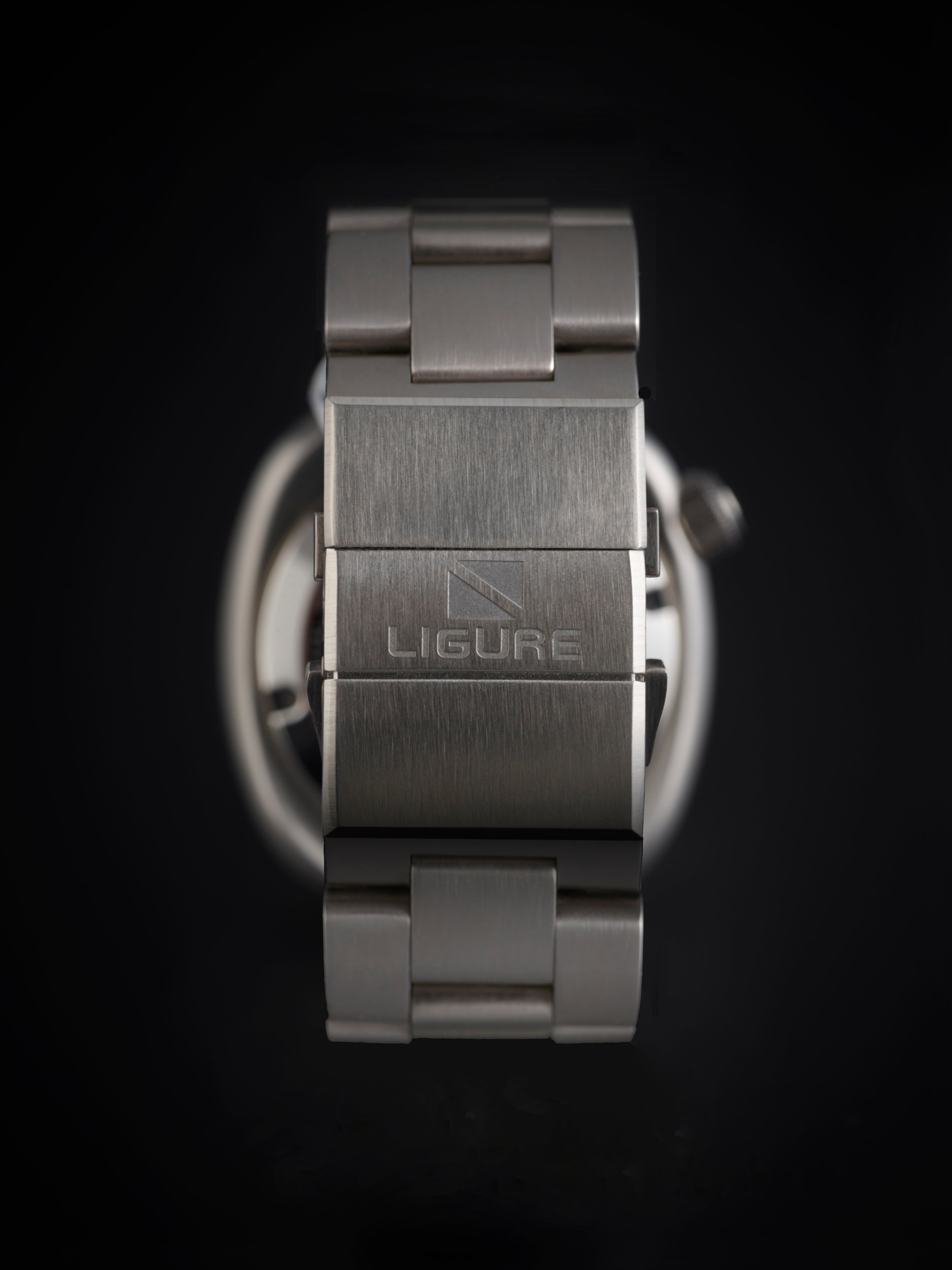 Stainless steel LWT21008_Founders_Edition_GMT watch band with 'Ligure' branding on a black background
