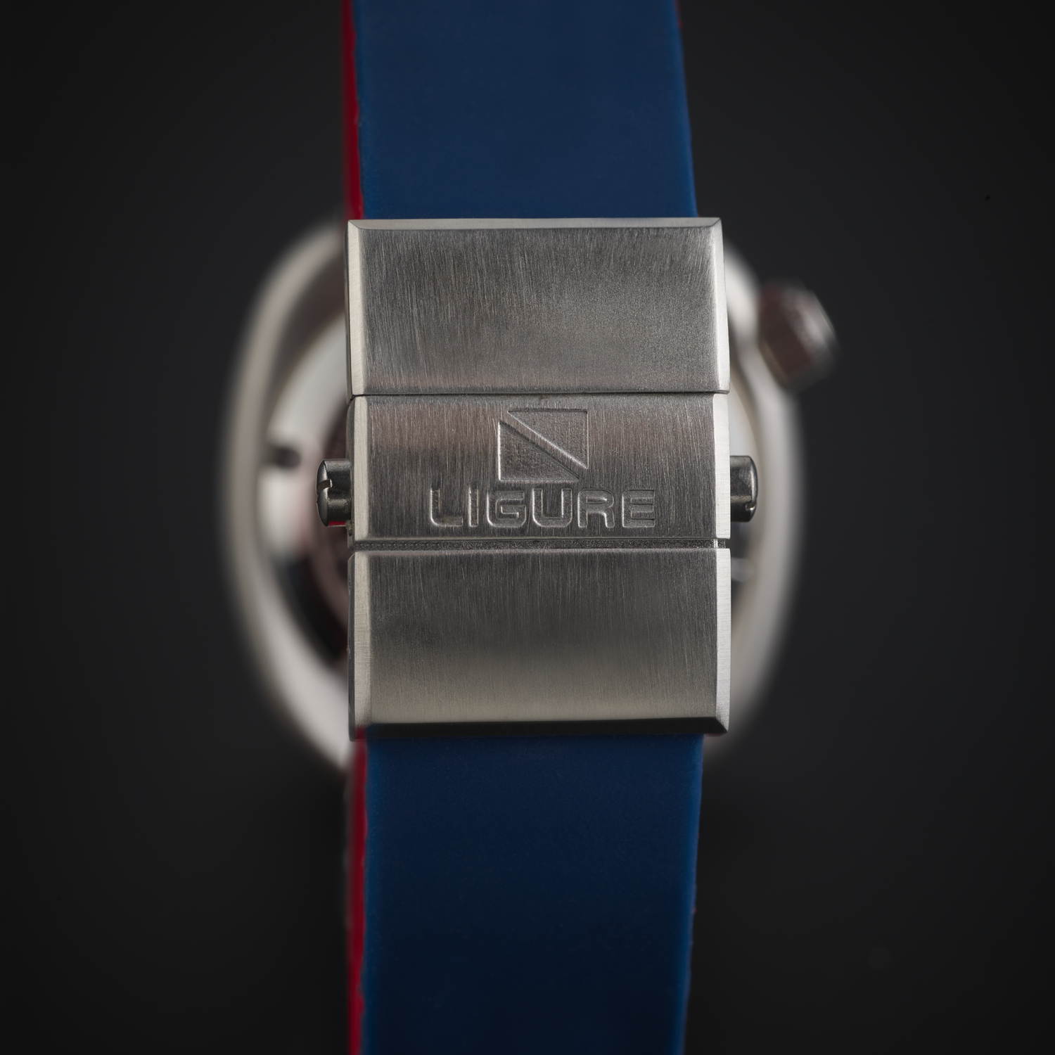 Engraved stainless steel butterfly clasp on the Ligure Il Primo LWT21009