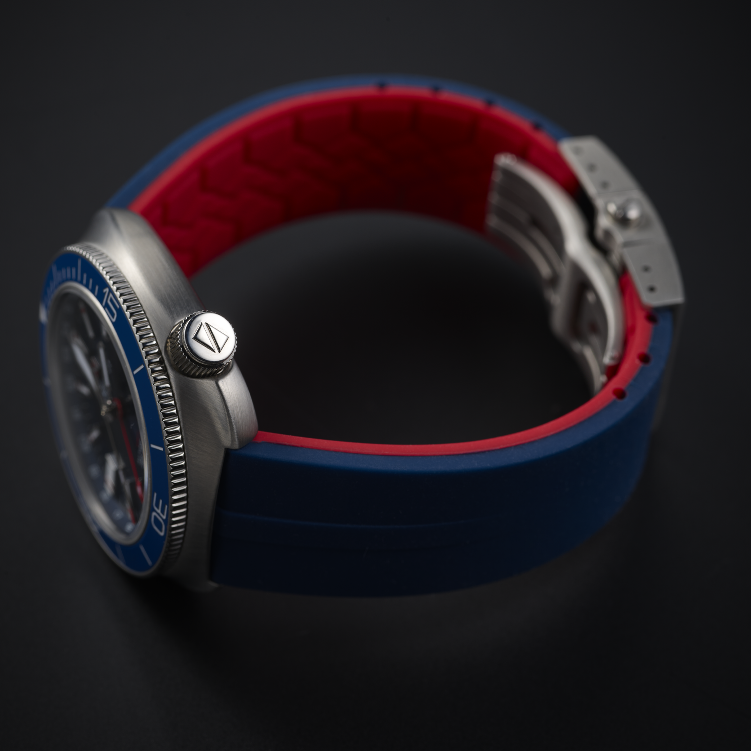 Ligure Founders Edition GMT LWT21007 Watch with a blue and red strap on a dark background